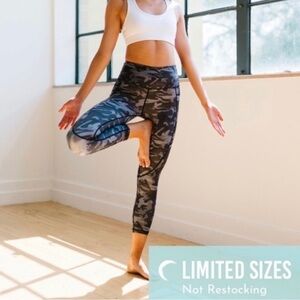Zyia Camo Metallic Light N Tight Leggings‎